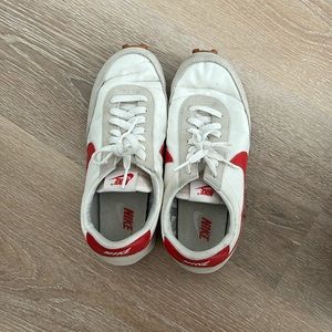 Nike Women's Sneaker Size 8